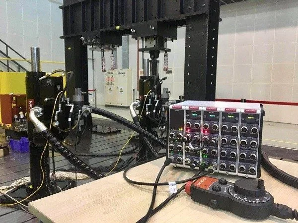 Moog 测试控制器与软件